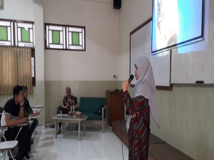 Penyampaian materi: MEngapa Harus PKM oleh WAkil Rektor 1